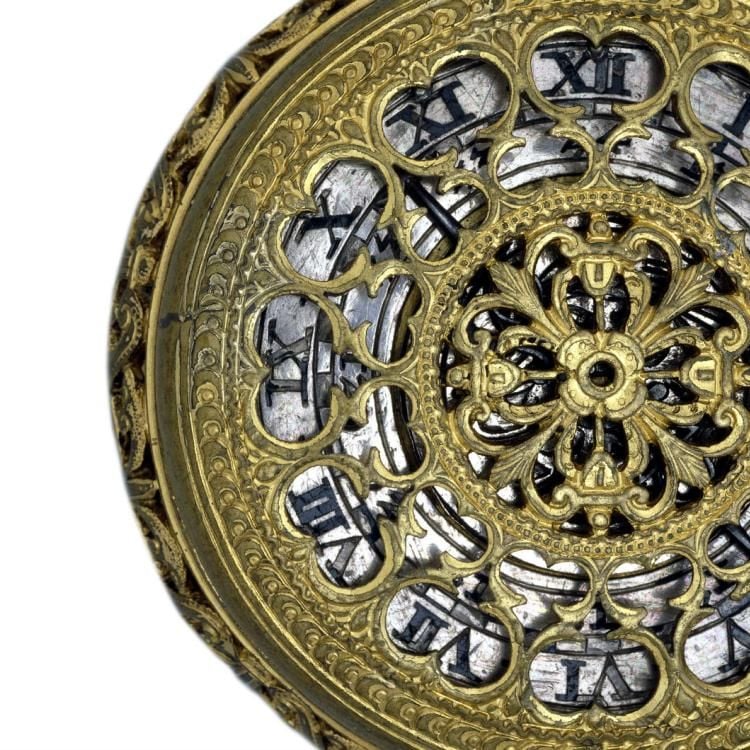 Clock-watch with Roman numerals and gilt-brass case