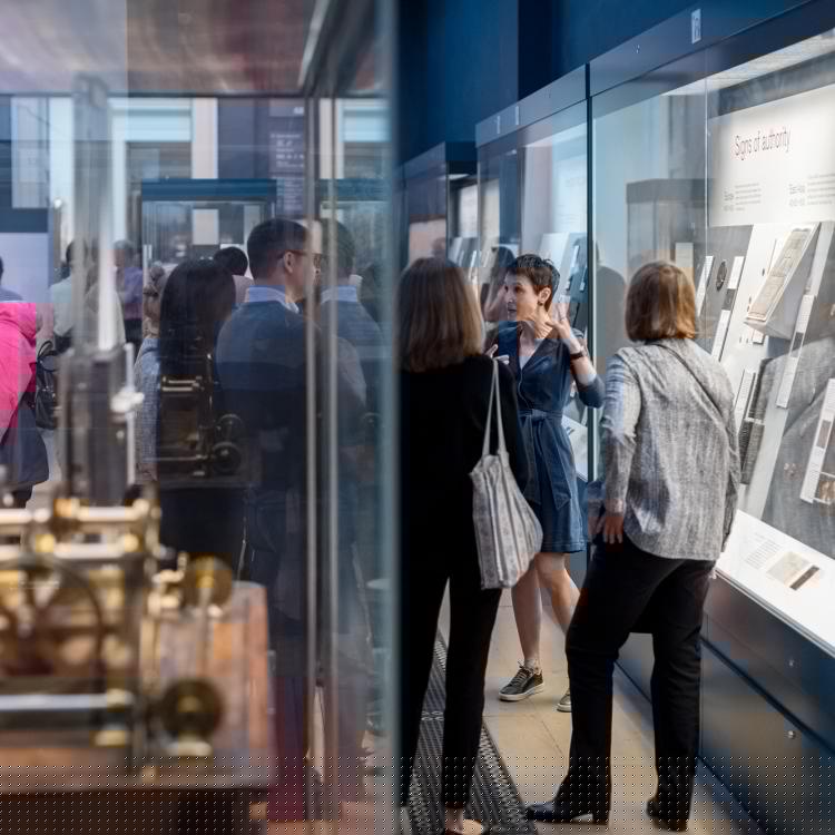 A tour in the Money Gallery