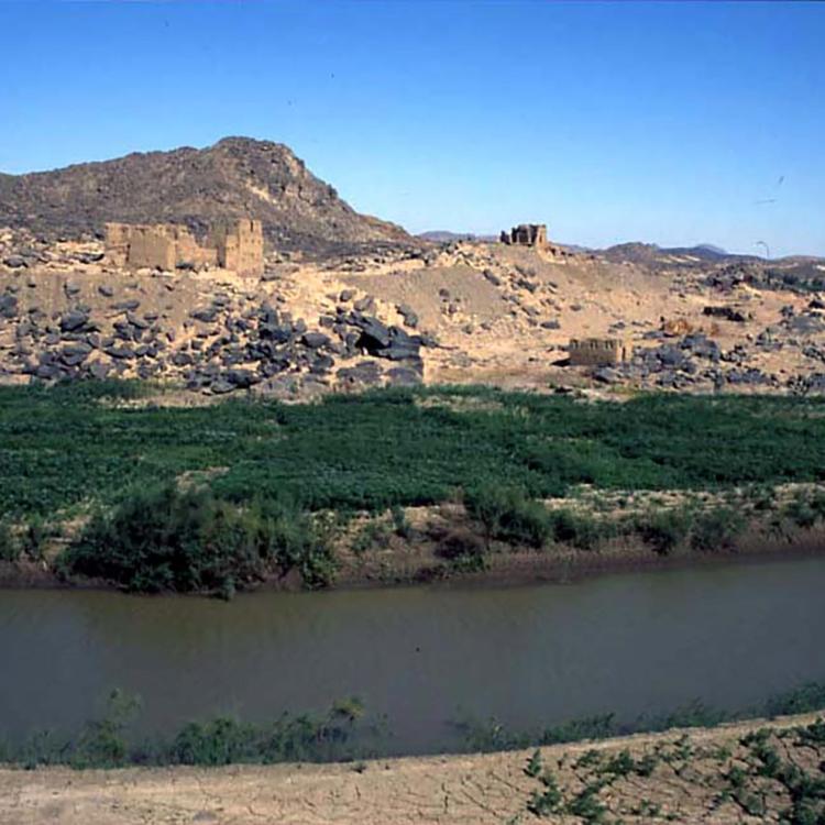 Island of Kulubnarti on rocky terrace with river surrounding