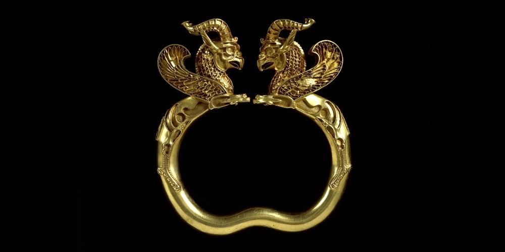 Gold griffin-headed armlet from the Oxus treasure, Achaemenid Persian