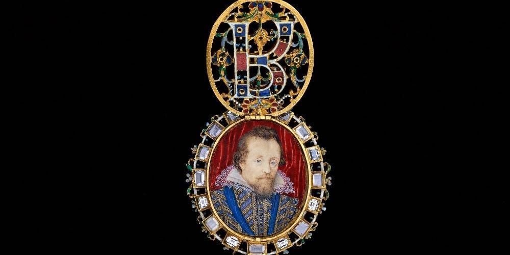 Enamelled gold locket with portrait of a man and the letter 'R'