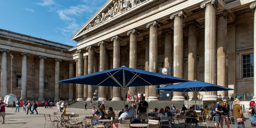 Eating outside the Museum