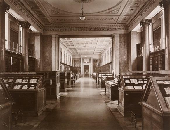 Archive photograph of the King's Library (now Enlightenment Gallery)