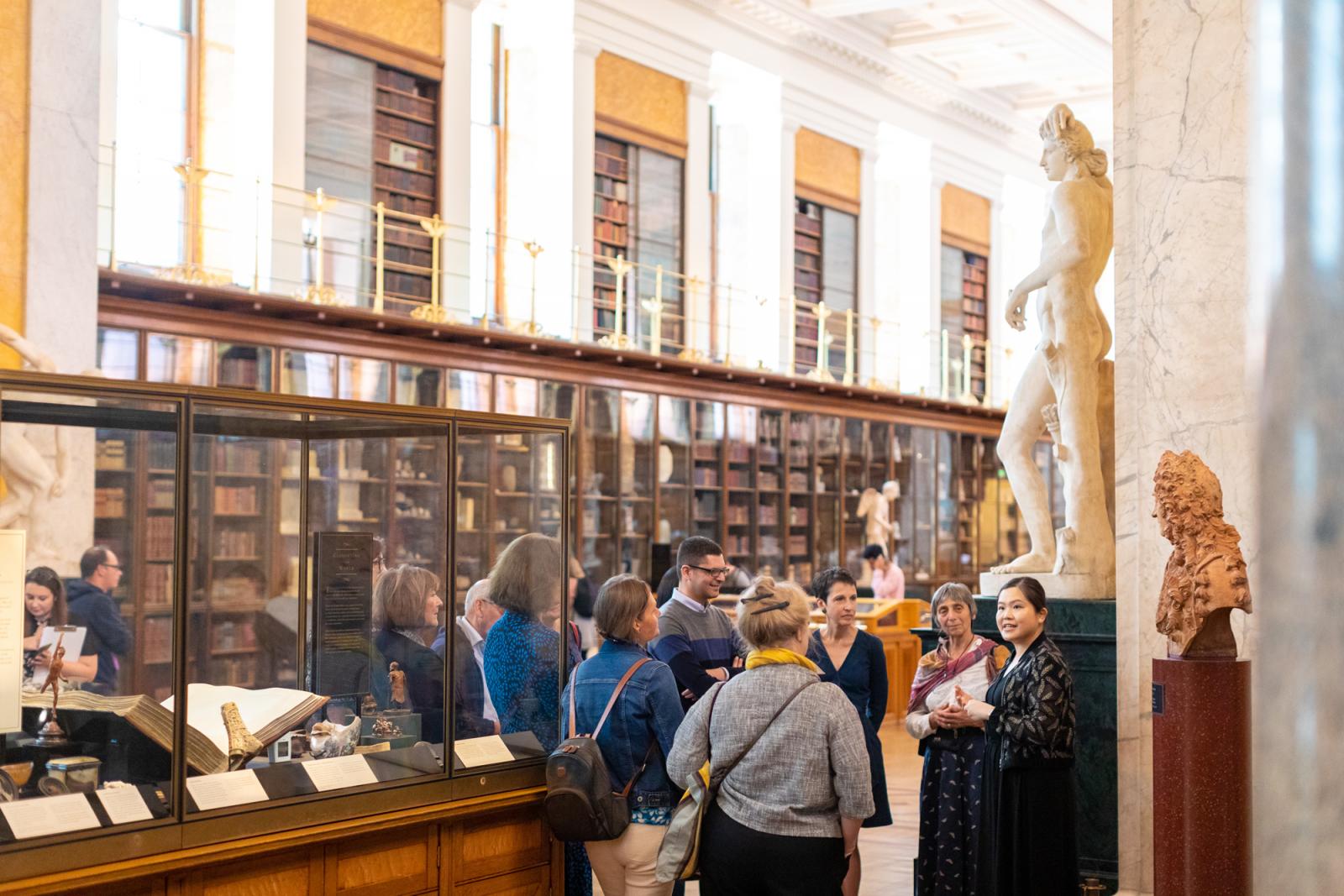 A tour in the Enlightenment Gallery