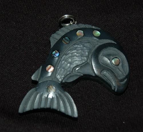 Fish-shaped argillite pendant