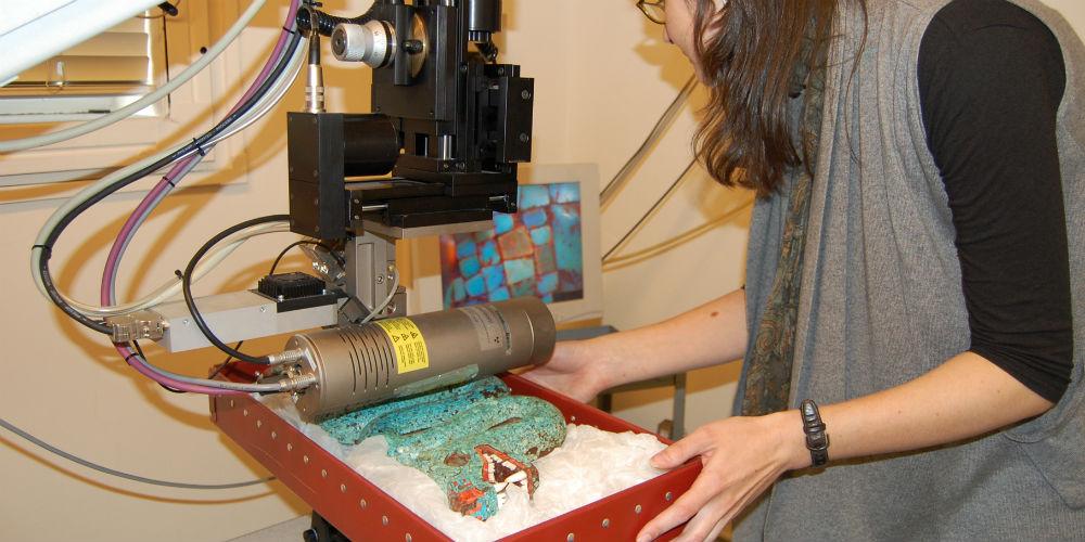 Scanning the turquoise mosaic Double-headed serpent