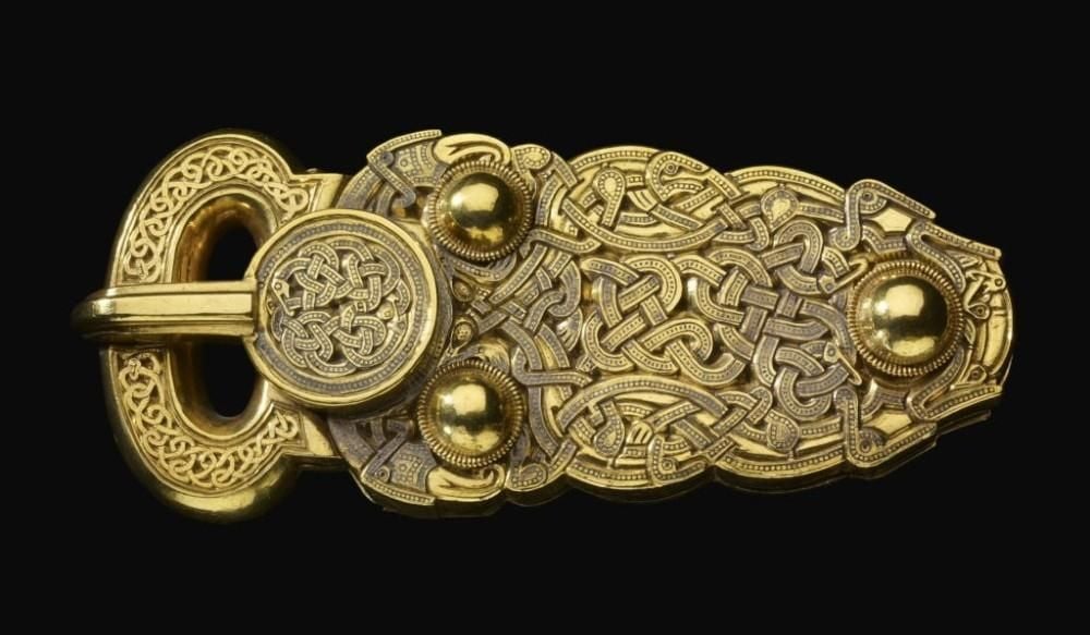 Gold belt buckle with an intricate decoration of intertwining creatures inlaid with niello
