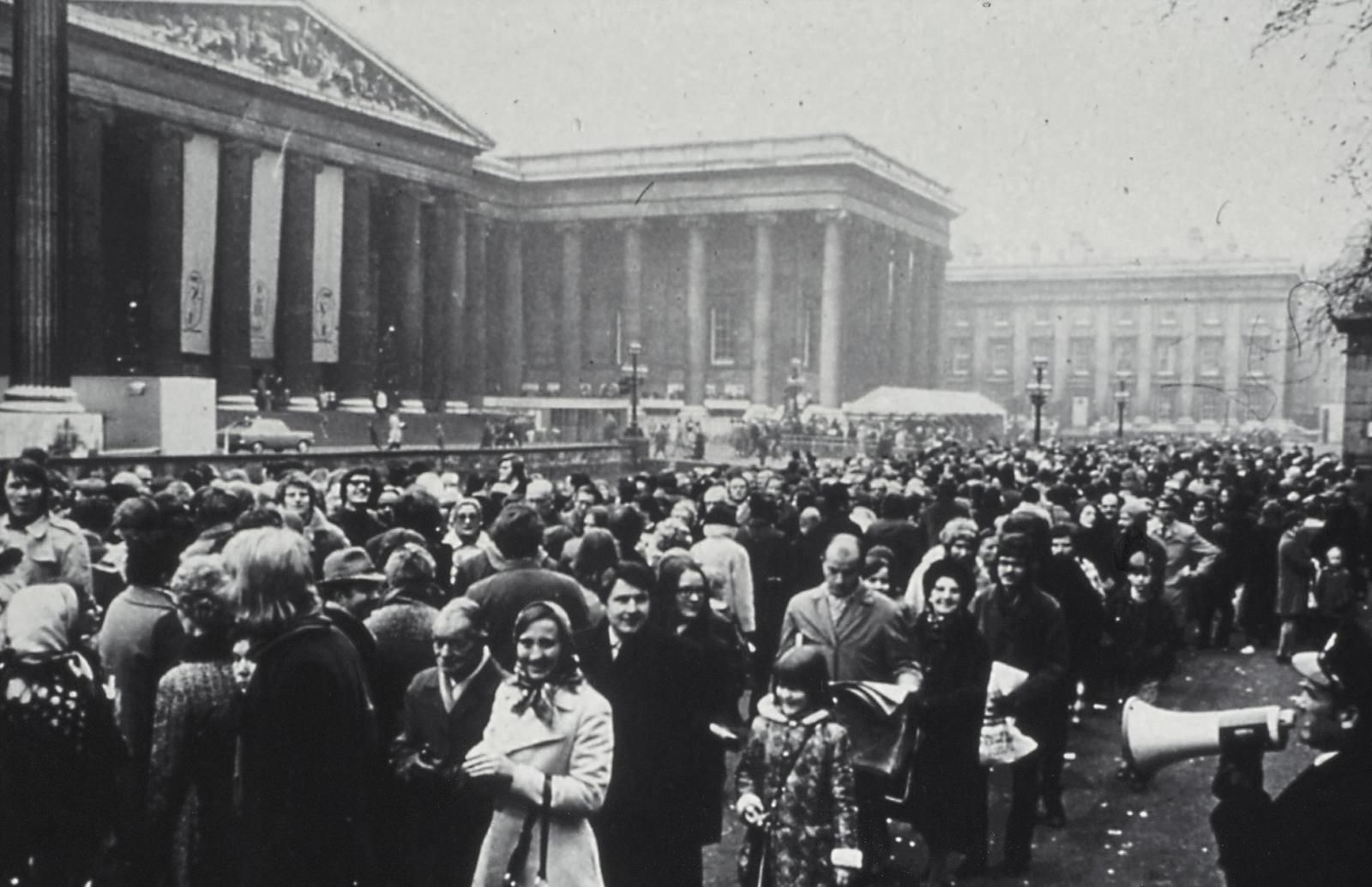 Hundreds of visitors queuing to enter the British Museum.