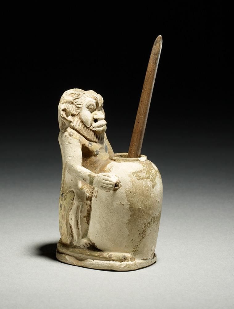 Cosmetic pot in the form of Bes